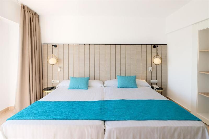 Azuline Hotel Bergantin San Antonio  Room photo